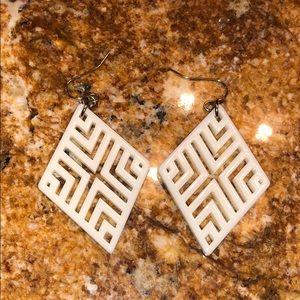 Earrings (off white)